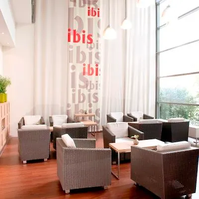Ibis Mitte ホテル