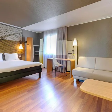 Отель Ibis Mitte 3*